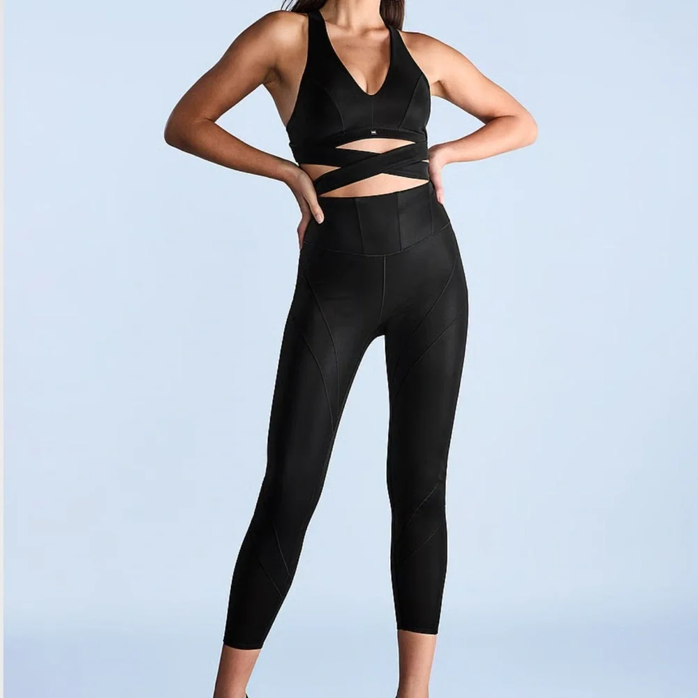 Victoria’s Secret light green plunge wrap sports bra size Medium - Picture 9 of 9